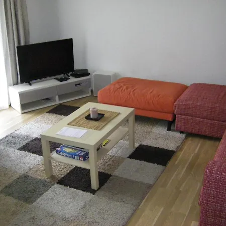 Uni Apartment *