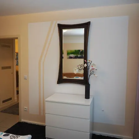 Uni Apartment *