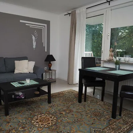 Uni Apartment *